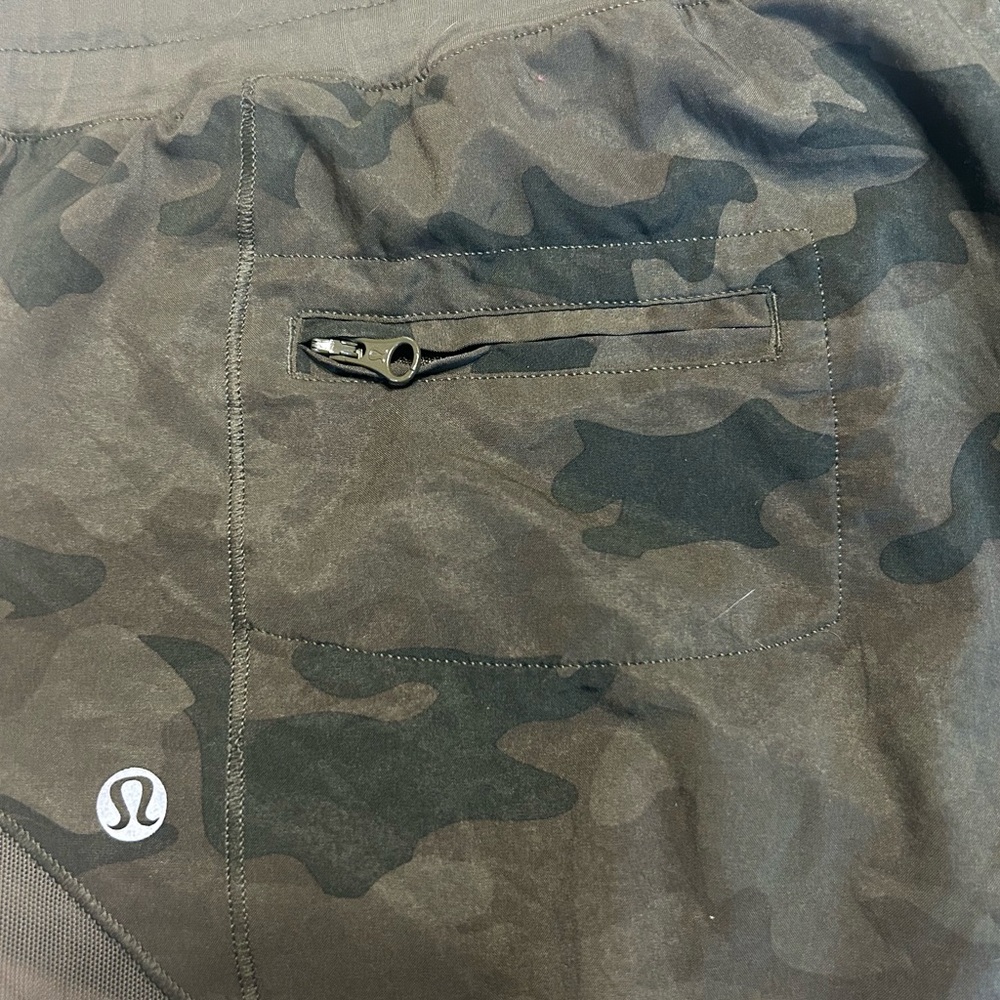 Lululemon Athletica Hotty Hot Camo Shorts - Picture 8 of 9